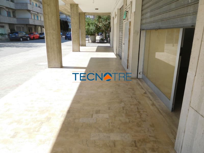 Dettagli: Martinsicuro Locale Commerciale Zona Nord