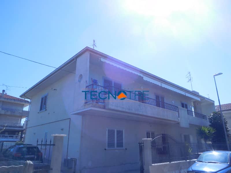 Dettagli: Villarosa Centro