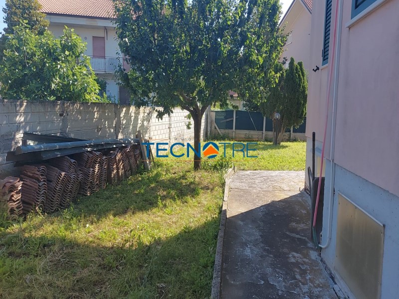 Dettaglio 9: Bivio Corropoli Zona Residenziale Casa Singola con giardino