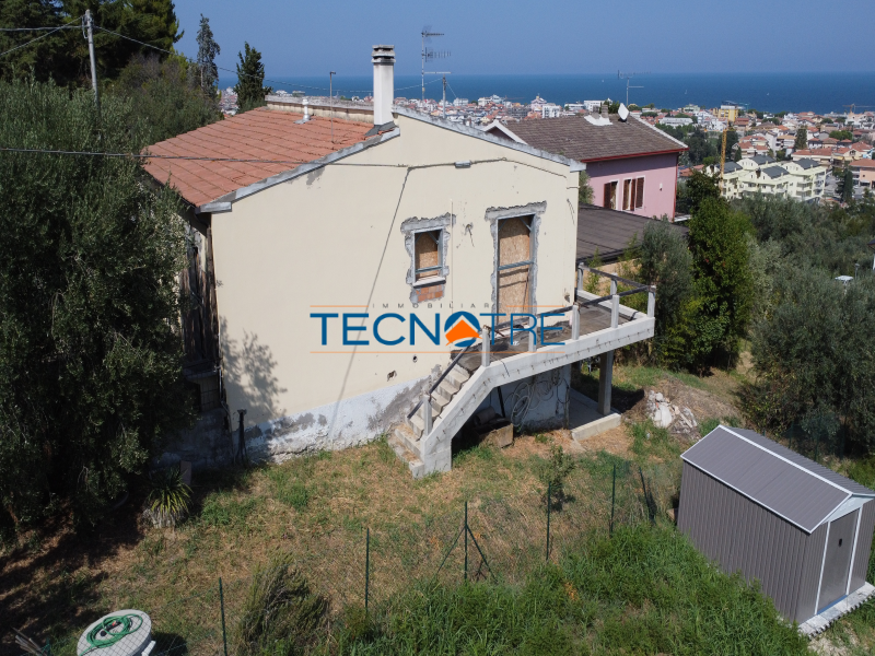 Dettagli: Tortoreto Prima Collina Casa Singola – Rif. 9352