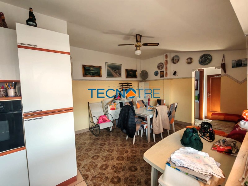 Dettagli: Martinsicuro Attico Fronte Mare con Cantina