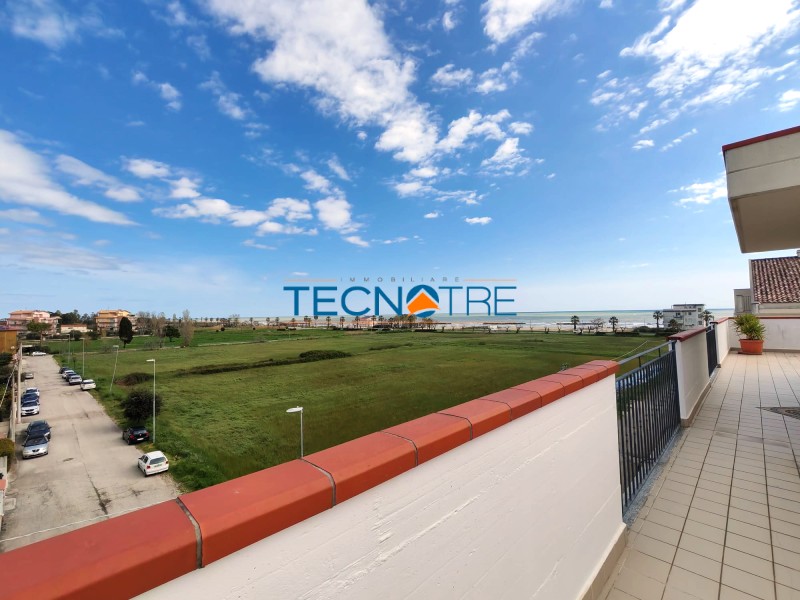 Dettaglio 20: Martinsicuro Attico Trilocale Vista Mare e Monti con Posto Auto