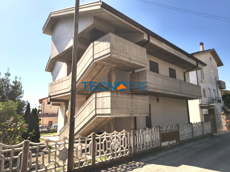 Dettagli: Giulianova Alta Zona Centro Casa Indipendente su Tre Livelli
