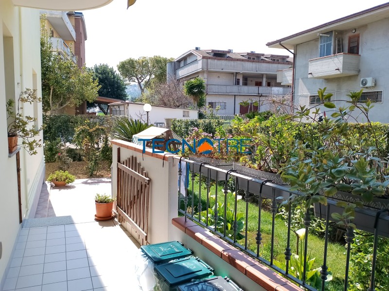 Dettaglio 5: Alba Adriatica Zona Basciani Trilocale con Giardino e Garage