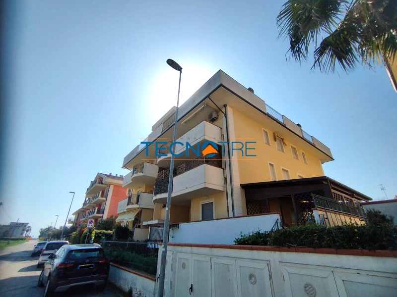 Dettagli: Martinsicuro Attico Trilocale Vista Mare e Monti