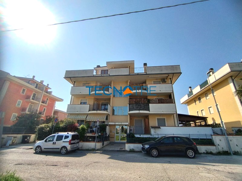 Dettagli: Martinsicuro Attico Trilocale Vista Mare e Monti