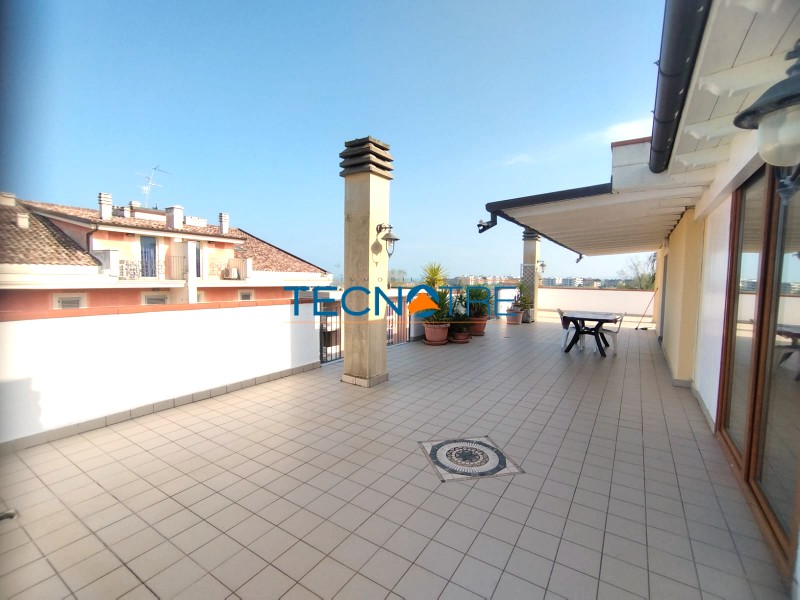 Dettaglio 20: Martinsicuro Attico Trilocale Vista Mare e Monti