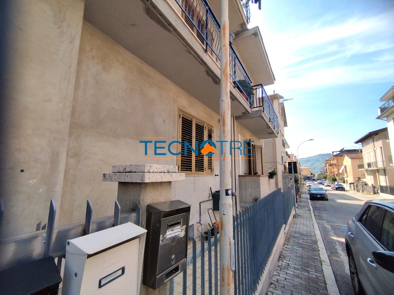 Dettagli: Centobuchi Quadrilocale con Garage e Area Esterna