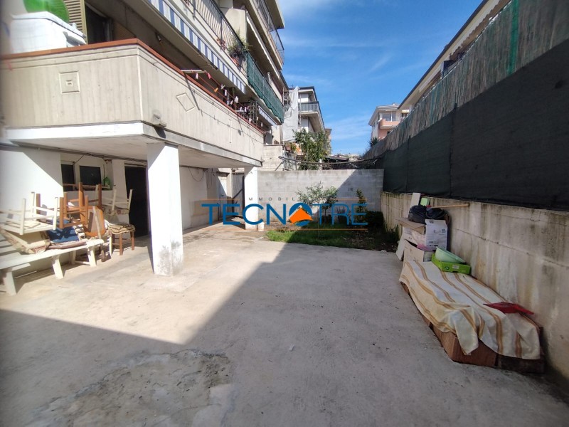 Dettaglio 28: Centobuchi Quadrilocale con Garage e Area Esterna