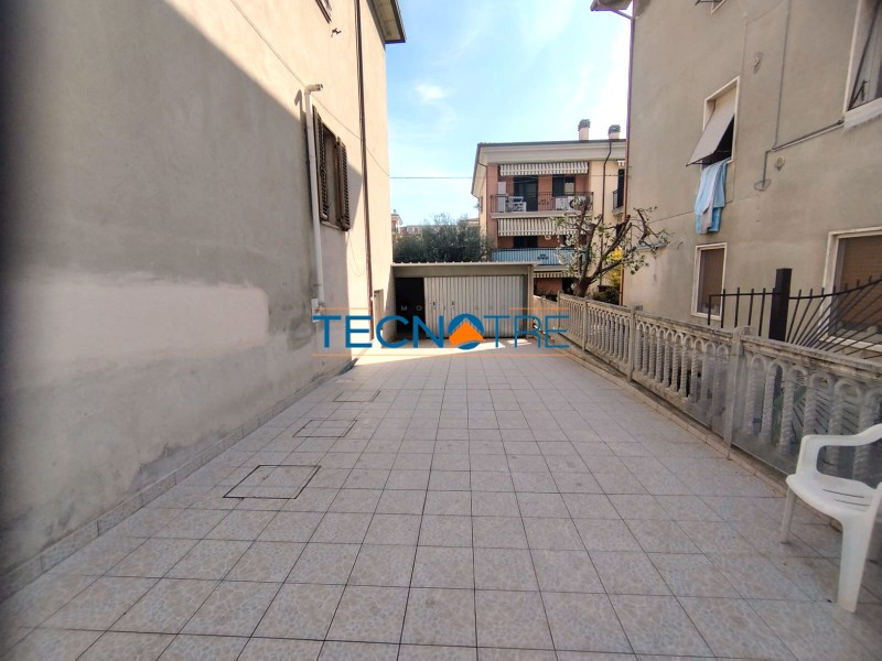 Dettaglio 30: Centobuchi Quadrilocale con Garage e Area Esterna