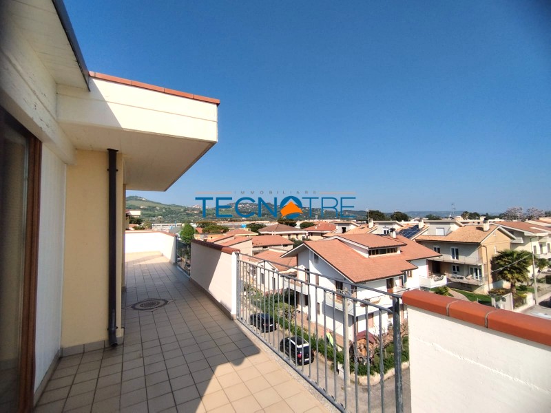 Dettaglio 39: Martinsicuro Attico Trilocale Vista Mare e Monti