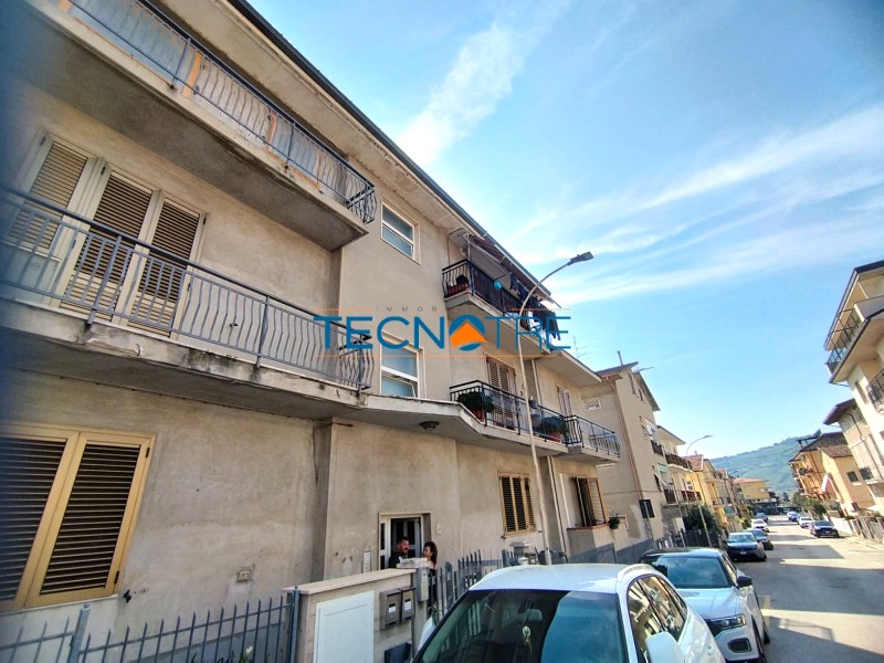 Dettagli: Centobuchi Quadrilocale con Garage e Area Esterna