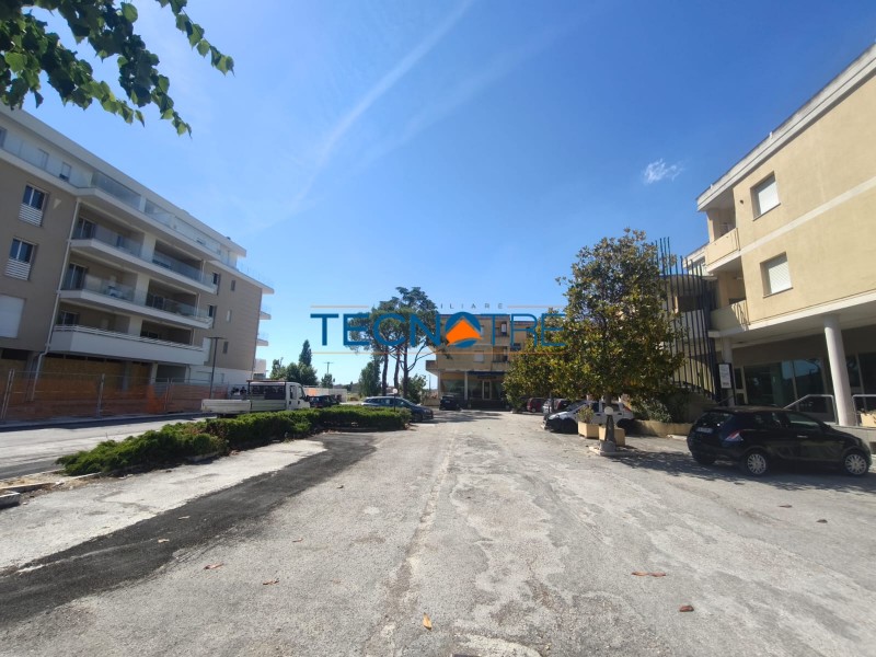 Dettagli: Martinsicuro Localita’ Villarosa Affitto Locale Commerciale