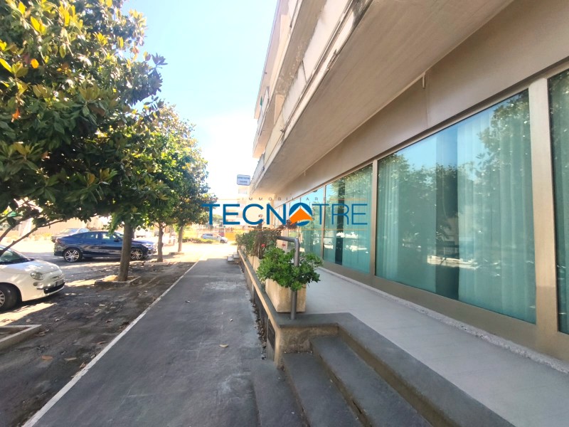 Dettagli: Martinsicuro Localita’ Villarosa Affitto Locale Commerciale