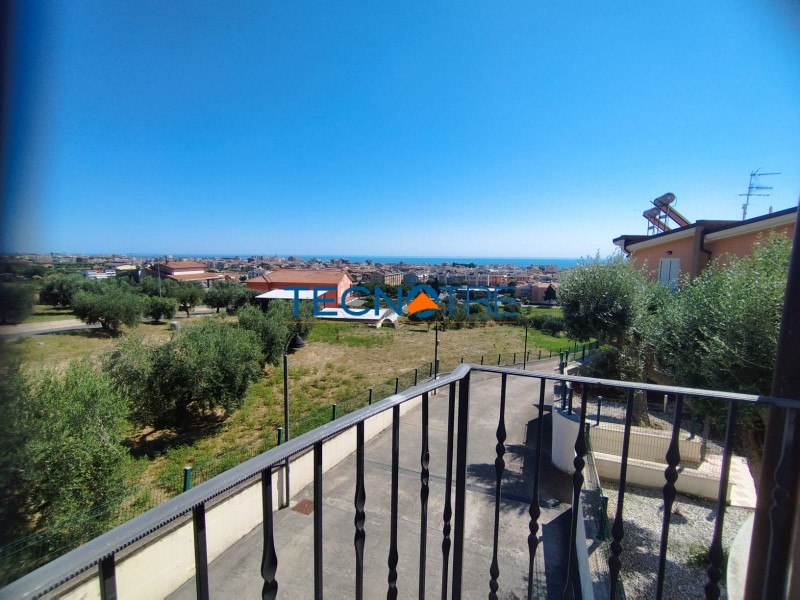 Dettaglio 20: Tortoreto Villetta a Schiera di Testa con Piscina Condominiale