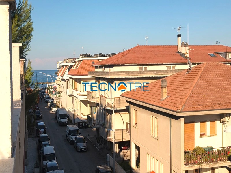 Dettagli: Martinsicuro Centro Quadrilocale con Vista Mare
