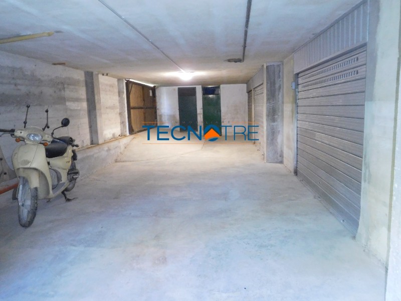 Dettagli: Martinsicuro Garage
