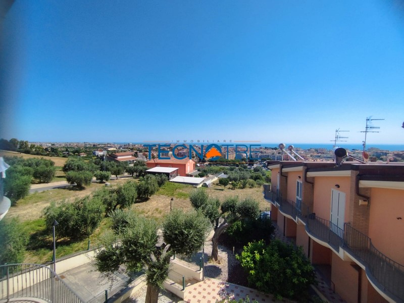 Dettaglio 26: Tortoreto Villetta a Schiera di Testa con Piscina Condominiale