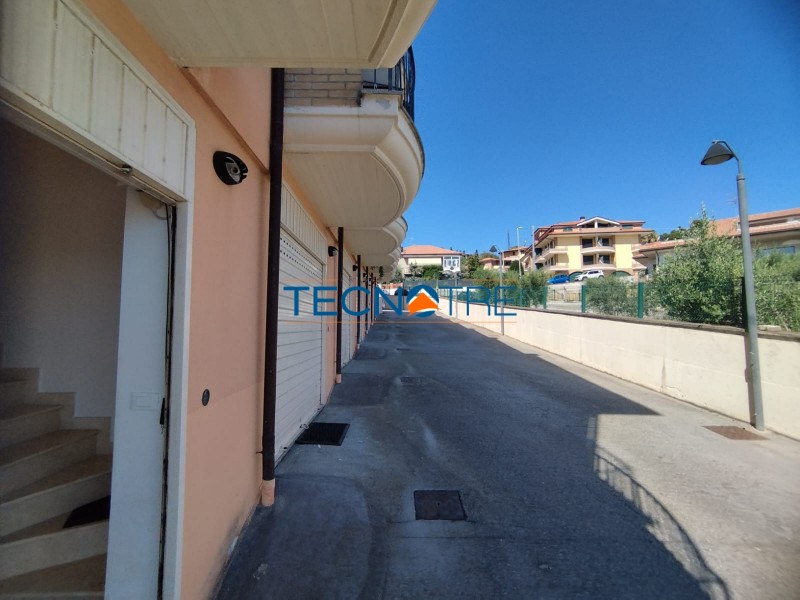 Dettaglio 34: Tortoreto Villetta a Schiera di Testa con Piscina Condominiale
