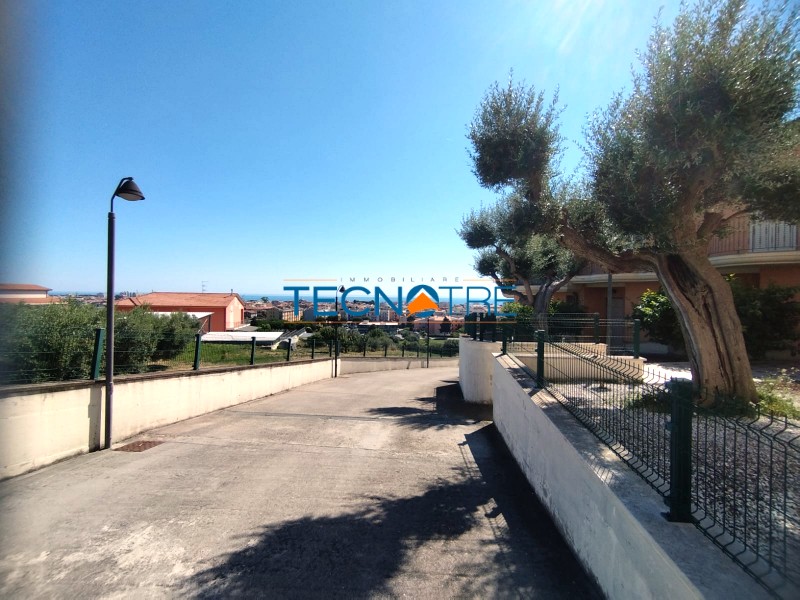 Dettaglio 35: Tortoreto Villetta a Schiera di Testa con Piscina Condominiale