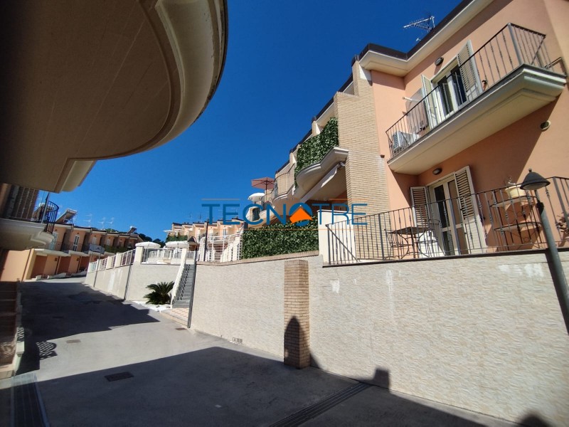 Dettaglio 36: Tortoreto Villetta a Schiera di Testa con Piscina Condominiale