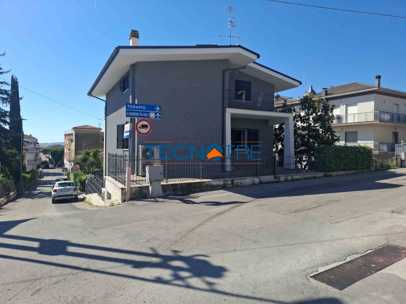 Dettagli: Nereto Zona Centro Casa Singola