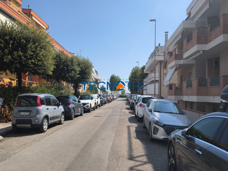 Dettagli: Martinsicuro Trilocale Vista Mare con Garage e Cantina