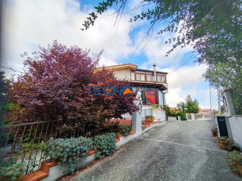 Dettaglio 4: Tortoreto Casa Singola con Annessi e Terreno Agricolo