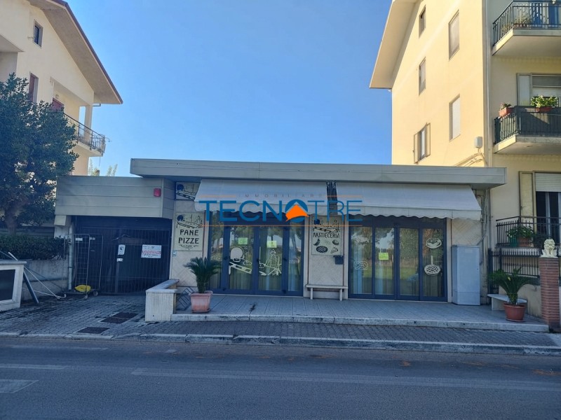 Dettagli: Villarosa Locale Commerciale