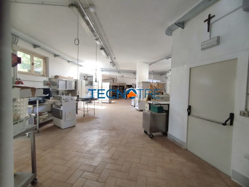 Dettaglio 11: Villarosa Locale Commerciale